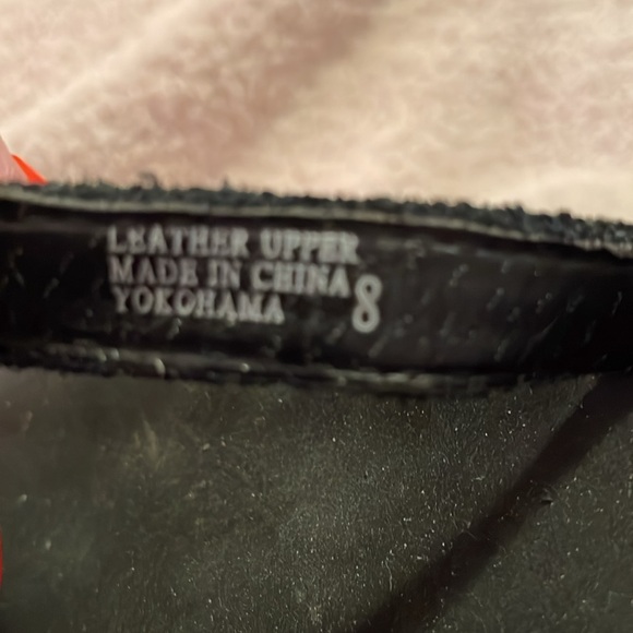 Yellow box flip flops - Picture 4 of 7